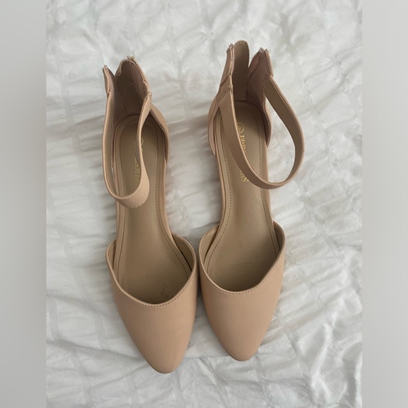 Shoes - Low heels